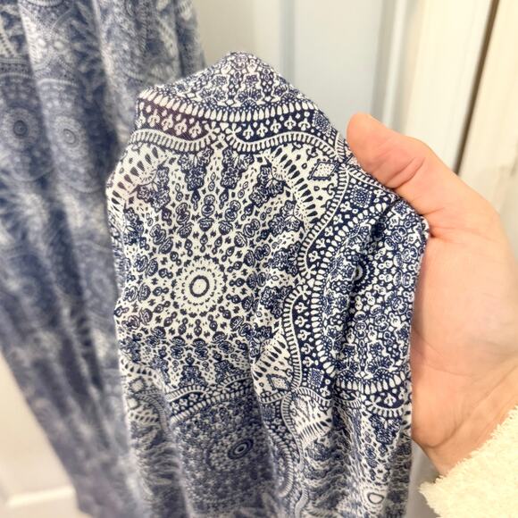 Torrid Medallion print jersey maxi dress 2 Paisley Blue White - Picture 5 of 8